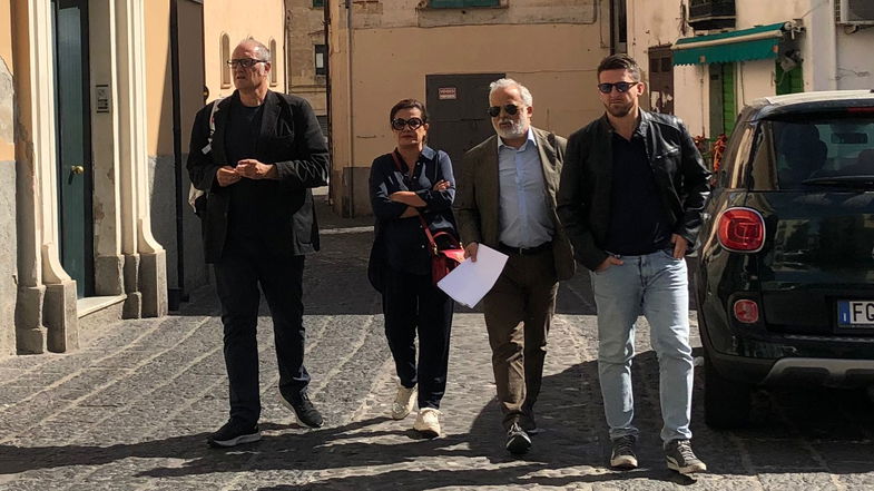 Dov'è Cerami? Ieri per l'artista una passeggiata nel centro storico di Rossano con Stasi