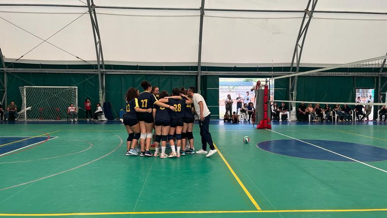 VOLLEY FEMMINILE - La Perla di Calabria Rossano parte a bomba: vittoria nettissima contro l’Olimpia Bagnara 