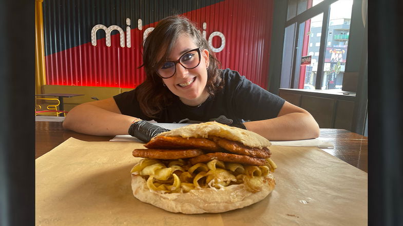 Hamburger di carne calabrese, caciocavallo e patate della Sila: Ecco il “Paninazzo Azzo Azzo”