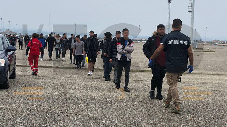 Migranti in fuga dal centro Caritas diocesano di Santa Maria delle Grazie