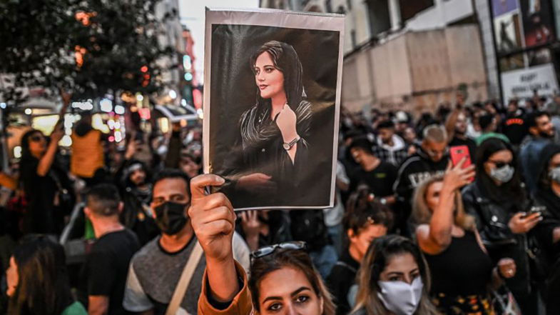 Anche i comuni dell’Alto Jonio aderiscono alle proteste per la morte di Mahsa Amini