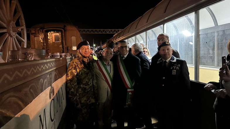 Una lunga attea che è valsa la pena per il Treno della Memoria: l'onirico saluto di Sibari al Milite Ignoto