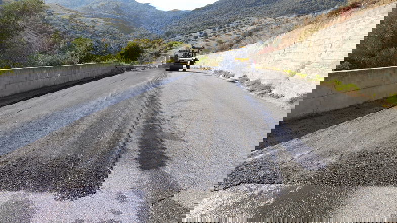 La Provincia rimette mani alle strade del Basso Jonio: al via attività di bitumazione sulla Cariati-Terravecchia