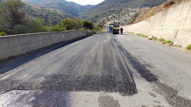 La Provincia rimette mani alle strade del Basso Jonio: al via attività di bitumazione sulla Cariati-Terravecchia