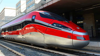 Viaggiatori della notte si parte: ritorna il Frecciarossa notturno Milano-Calabria, ma... solo per poco