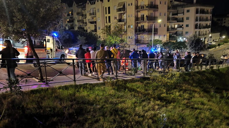 Incidente in via Galeno, investito un uomo: l'ambulanza arriva dopo trenta minuti