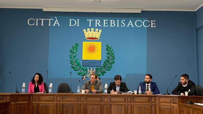 Trebisacce, l'opposizione chiede la trasmissione in diretta dei Consigli comunali 