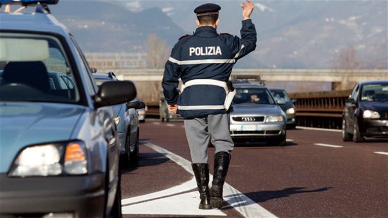 Polizia, settimana di controlli: 234 infrazioni al Codice della Strada, 7 auto sequestrate e 9 patenti ritirate