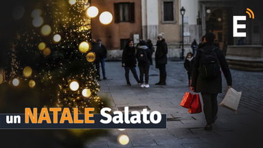 Sarà il Natale più caro degli ultimi 50 anni: aumento vertiginoso dei prezzi su tutti gli scaffali dei negozi