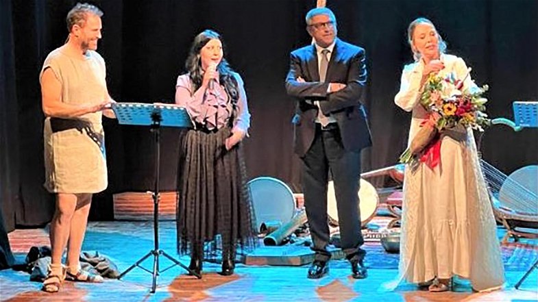 Successo per lo spettacolo “Mia moglie Penelope” al Teatro Comunale di Cassano