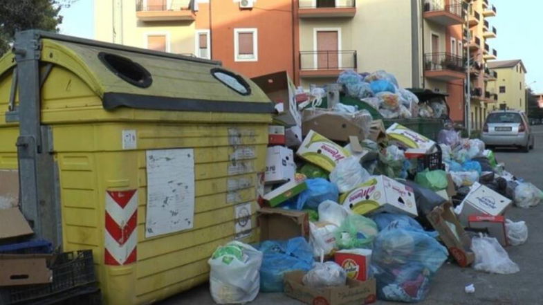 L'emergenza rifiuti a Corigliano-Rossano e quel valzer tra meriti e responsabilità