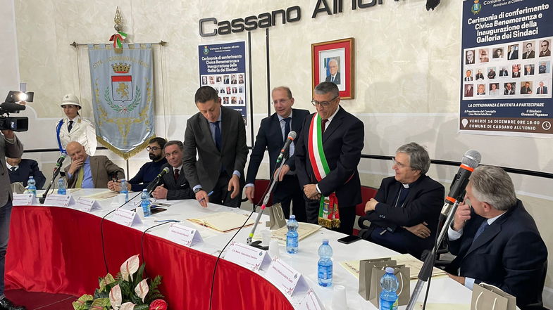 Cassano, consegnata la civica benemerenza ai sindaci dal dopoguerra ad oggi