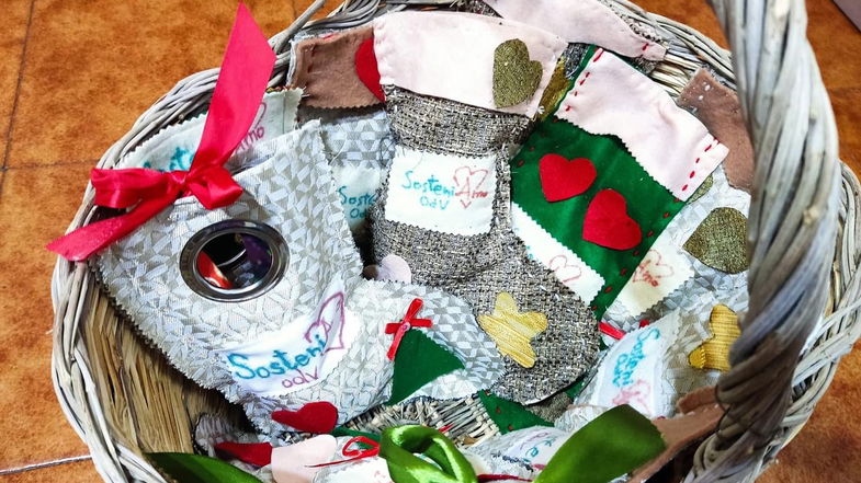 “Adotta una calza” e regala un sorriso nel giorno della Befana! Bimbi… dolciumi o carbone?