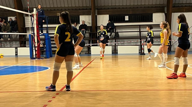 VOLLEY FEMMINILE - Perla di Calabria inizia il nuovo anno col botto: 3-0 in campo esterno 