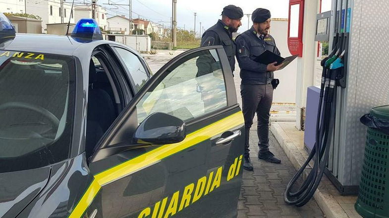 Caro carburante, controlli a tappeto della Guardia di finanza contro le speculazioni