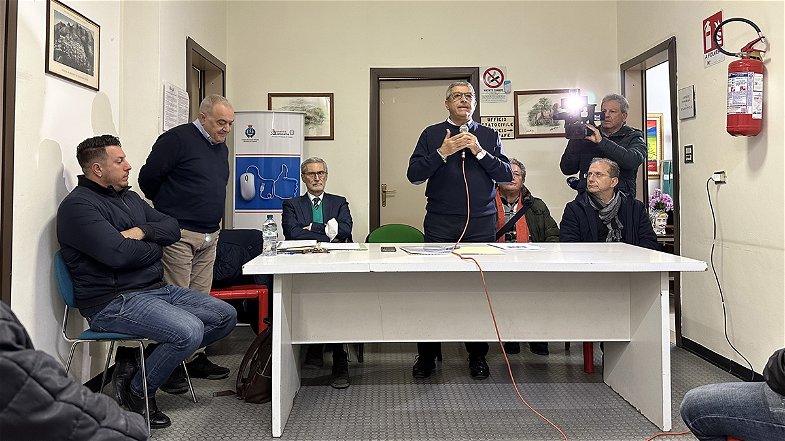 Cassano, il sindaco blocca i lavori di realizzazione dell’antenna 5g per motivi di ordine pubblico