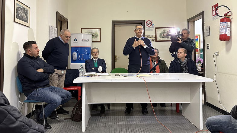 Cassano, il sindaco blocca i lavori di realizzazione dell’antenna 5g per motivi di ordine pubblico