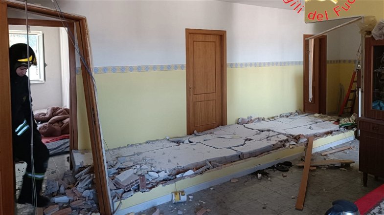 Fuga di gas, esplode un appartamento a Crosia Mirto: ferite due persone - FOTO