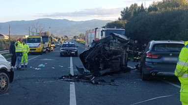 È deceduto uno dei due feriti gravi coinvolti nell'incidente di oggi pomeriggio lungo la SS106: è uno straniero