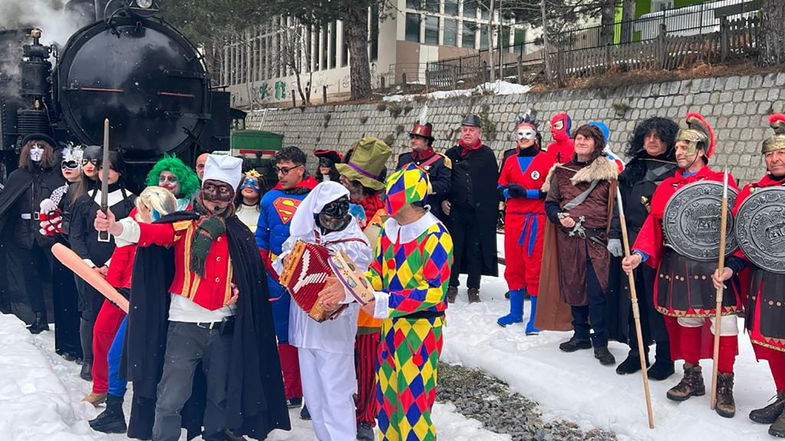 Il Treno della Sila si è vestito di Carnevale: ieri la la prima giornata all'insegna del divertimento 