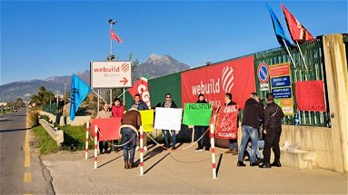 Vigilanti dei cantieri della Statale 106 licenziati: è scontro tra i sindacati e la Cosmopol