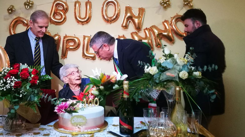 Francesca Teresa di Cerchiara festeggia a Cassano i suoi primi 100 anni