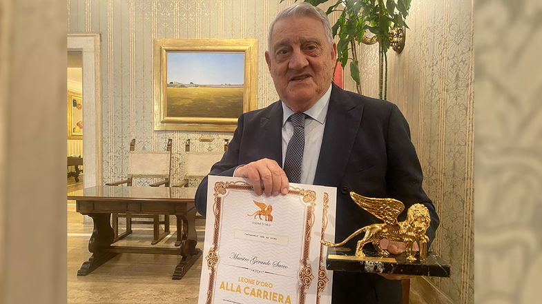 Gerardo Sacco insignito con il Leone d’Oro alla Carriera