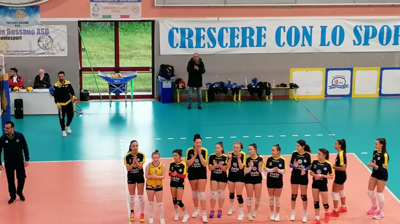 VOLLEY FEMMINILE - Una gara sofferta ma vincente! Perla di Calabria non smette di sorprenderci 