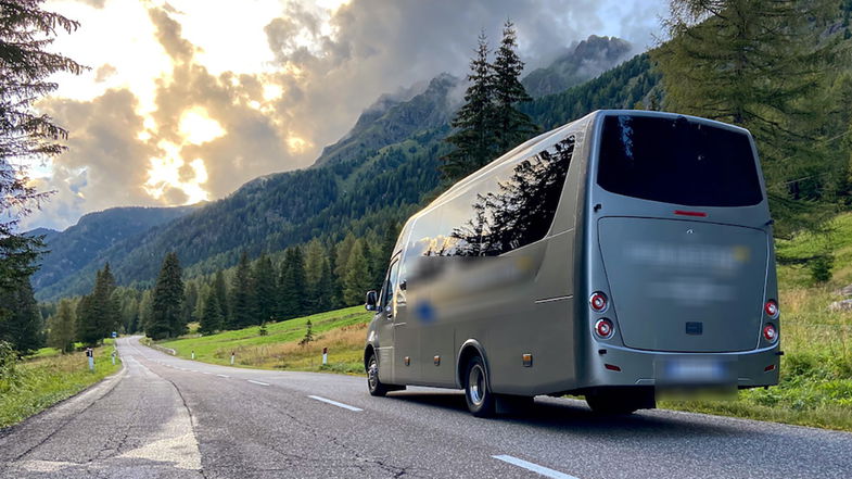 In autobus dalla Lombardia alla Calabria con un chilo di hashish nello zaino: arrestato