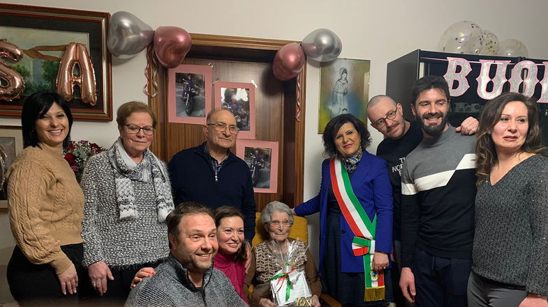 Nonna Rosina compie 100 anni e Laino Borgo fa festa con lei 