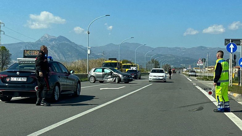 Incidente sulla Statale 106 tra Sibari e Francavilla marittima: ci sono almeno 4 feriti