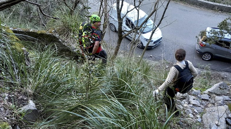 Passeggia nel Parco del Pollino e perde l’orientamento, salvata dal soccorso alpino