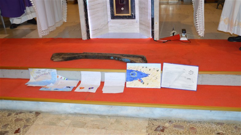 Un pezzo di legno del barcone della strage di Cutro sarà custodito nel Mumam di Cariati