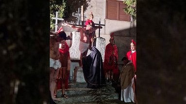 Commozione, preghiere e raccoglimento per la Via Crucis vivente di San Lorenzo del Vallo