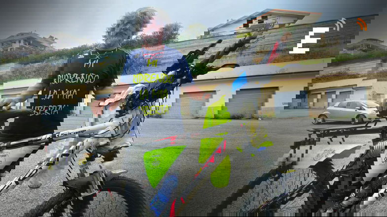 Un giro d'Italia per dire agli italiani quanto è incazzato con lo Stato