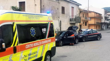 Rissa tra marocchini a Francavilla marittima: uno di loro sale in macchina e investe l'altro