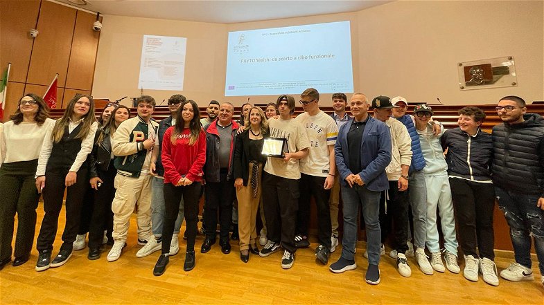 Gli studenti di Castrovillari vincono il secondo premio al “Conference Case” del SuperscienceMe Unical 