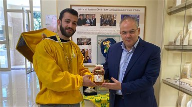 “Dio salvi le api”, testimonial per la Calabria il maestro orafo Michele Affidato