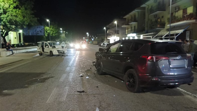 Incidente a Corigliano scalo, scontro tra due auto: ci sono feriti