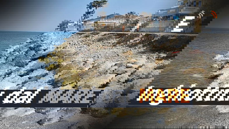 A Pantano niente più spiaggia: è stata fagocitata dal mare. La paura dei residenti