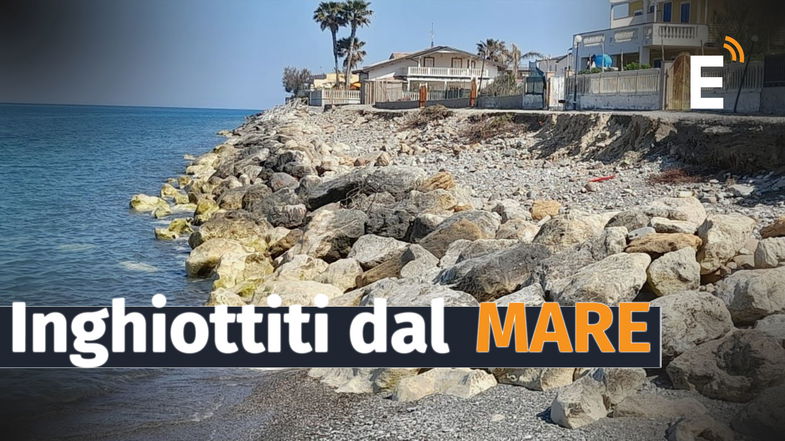 A Pantano niente più spiaggia: è stata fagocitata dal mare. La paura dei residenti