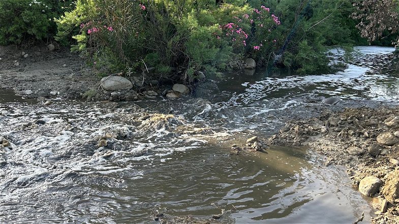 Sversamenti ingenti di percolato nel fiume Nicà: sequestrata la discarica di Scala Coeli