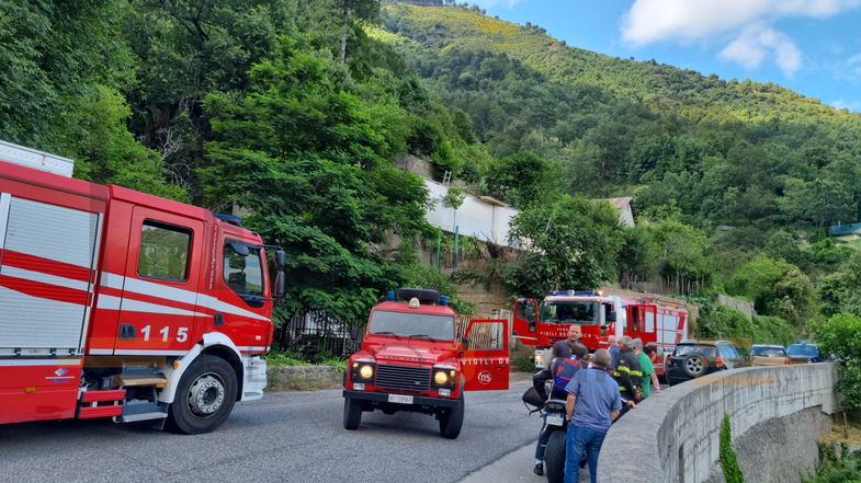 Longobucco, centauro precipita in un burrone di oltre 100 metri: difficili le operazioni di soccorso