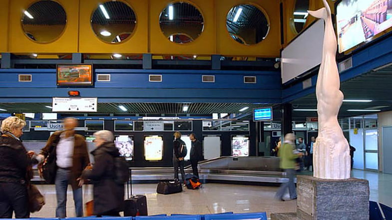 Mattina da incubo per i passeggeri dei voli Milano-Lamezia e ritorno: 4 ore di ritardo