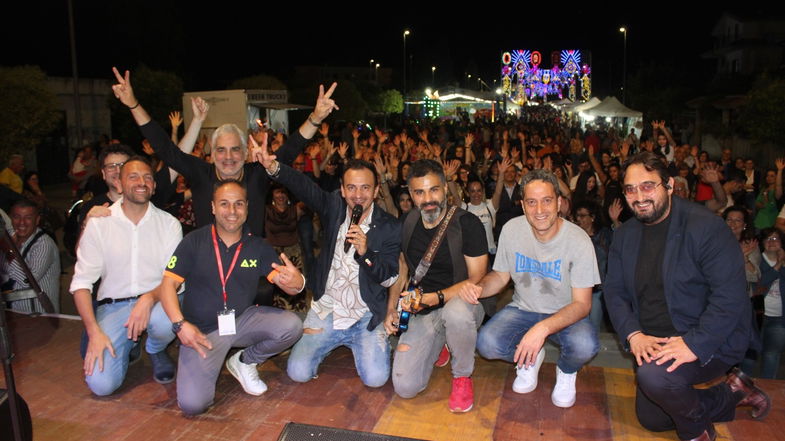 Carnevale estivo: danneggiati i carri dentro l’autoparco comunale