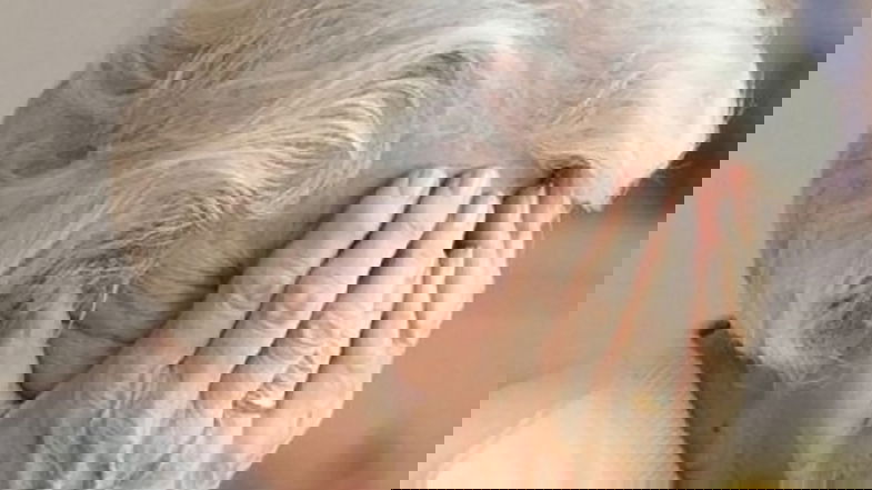 Costringe la madre a dargli denaro per acquistare droga: allontanato dalla casa familiare