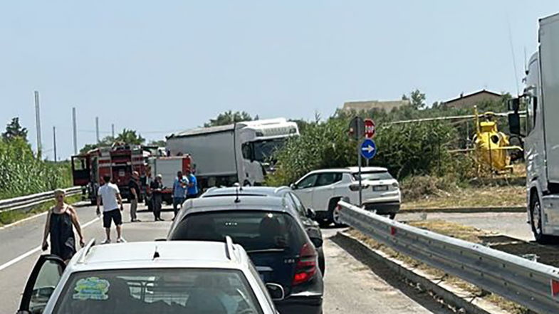 Incidente sulla Statale 106 a Nubrica: un morto e un ferito grave