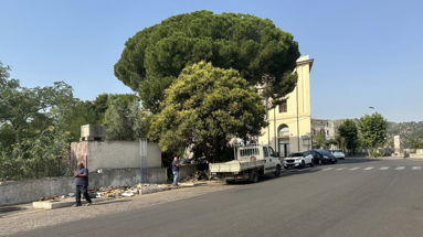 Corigliano-Rossano: rimossa l’ex stazione di benzina di Porta Cappuccini