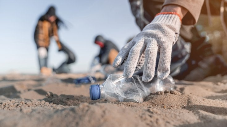 Notte blu a Trebisacce: 400 posacenere ai cittadini per difendere la spiaggia dalla cicche di sigaretta 