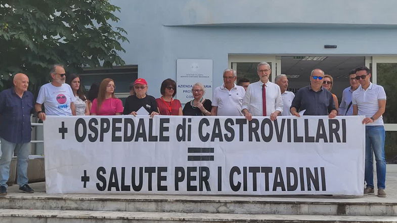 Riparte all'ospedale di Castrovillari il sit-in che invoca il diritto alla salute: «Tiriamo le somme»